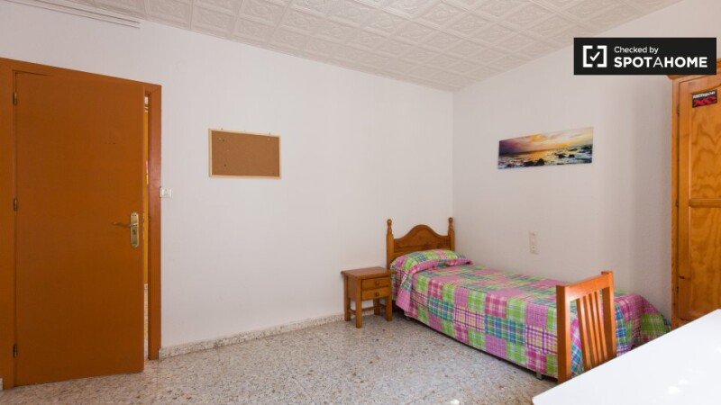 Habitación 24 huéspedes, con wifi