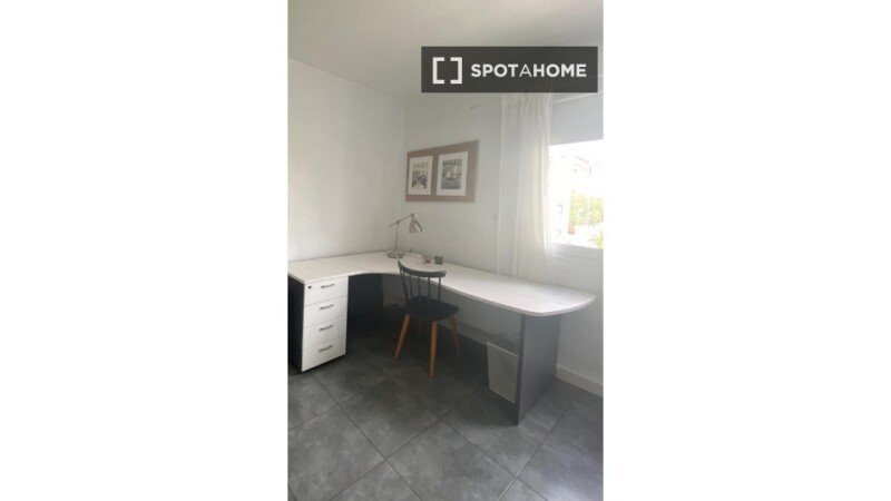 Room 10 guests, with air conditioning