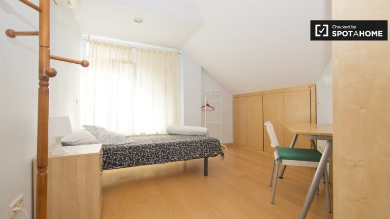 Habitación 24 huéspedes, con aire acondicionado
