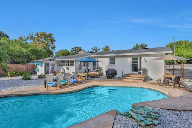 House 3 bedrooms, with pool