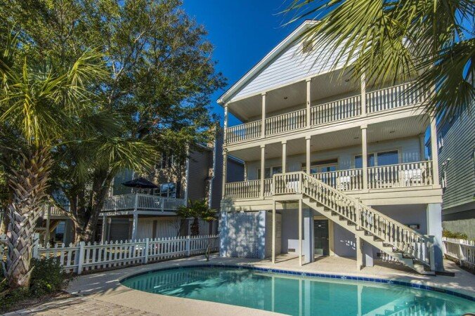 House 6 bedrooms, with pool