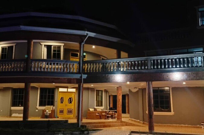 House 7 bedrooms, with pool