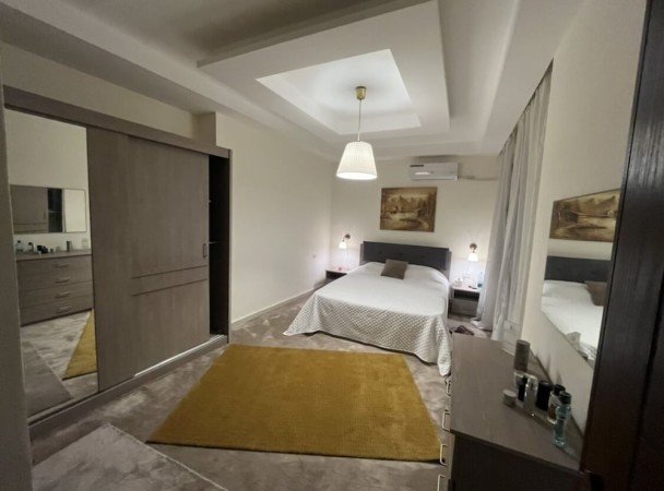 Wohnung 3 Schlafzimmer, mit Garten