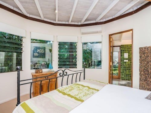 House 3 bedrooms, with pool