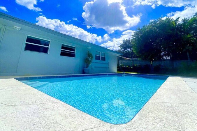 House 4 bedrooms, with pool