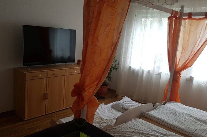 Wohnung 4 Schlafzimmer, mit Garten