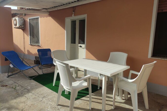 Casa 2 camere, con giardino