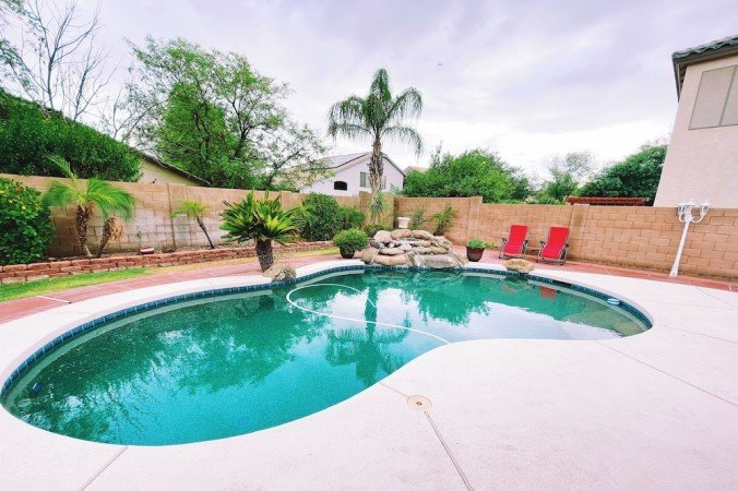 House 4 bedrooms, with pool