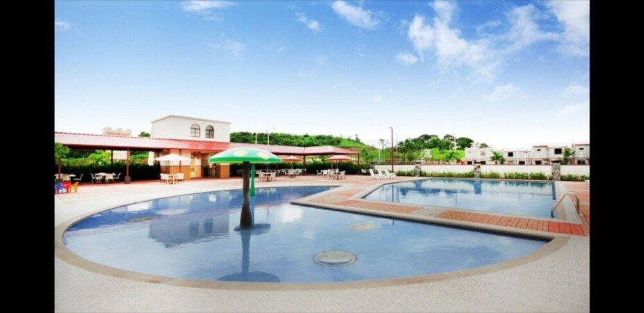 House 2 bedrooms, with pool