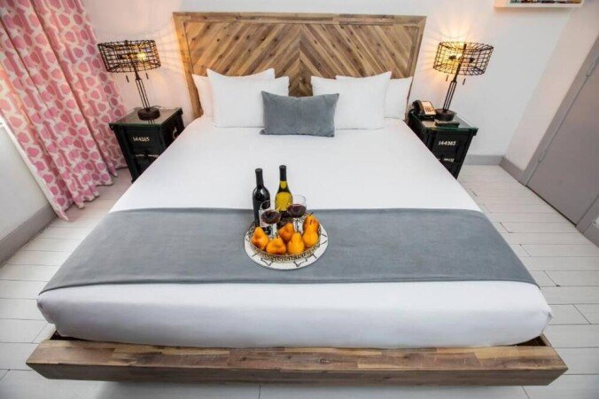 Bed and breakfast 1 bedroom, with pool