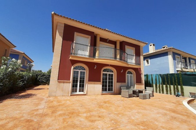 Villa 4 habitaciones, con piscina