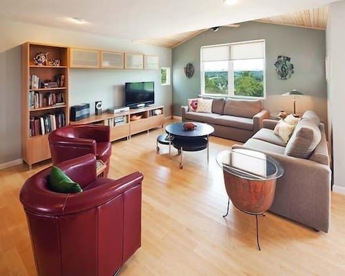 House 4 bedrooms, with jacuzzi