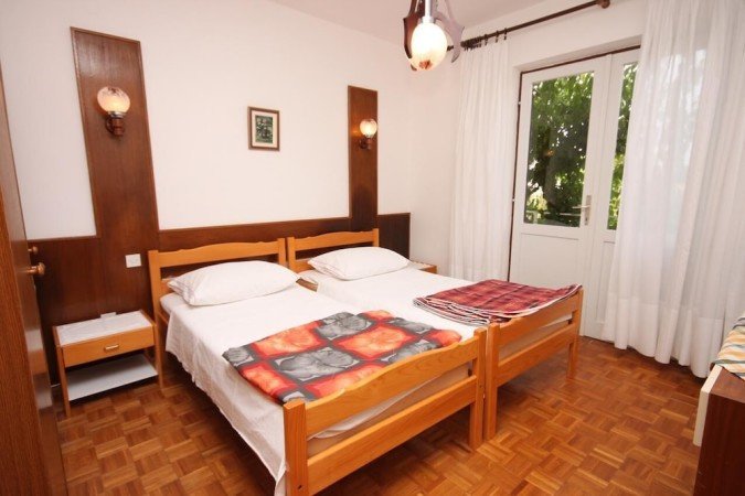 Wohnung 2 Schlafzimmer, mit Garten