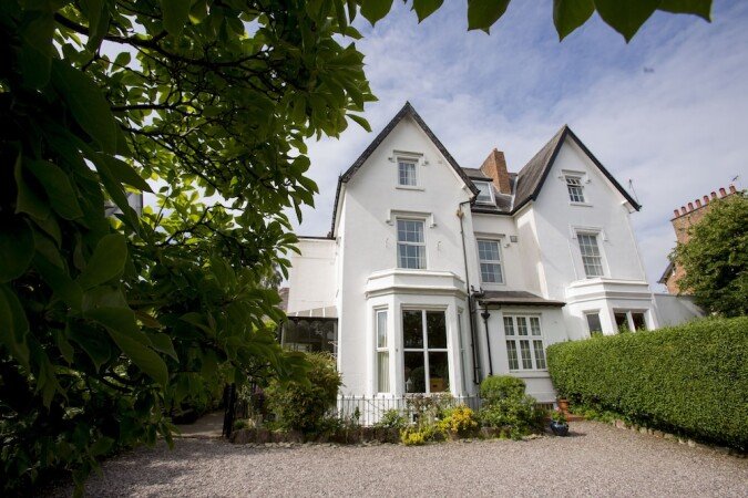 House 6 bedrooms, with garden