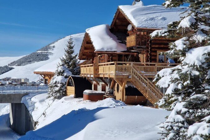 Chalet en rondin 6 chambres, avec jacuzzi