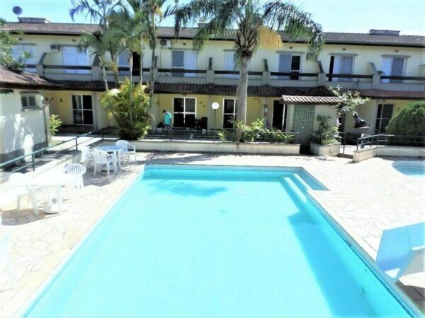 Casa 2 quartos, com piscina