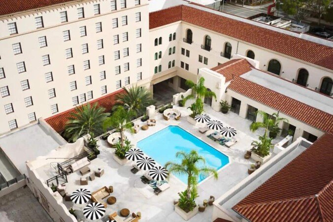 Bed and breakfast 1 bedroom, with pool
