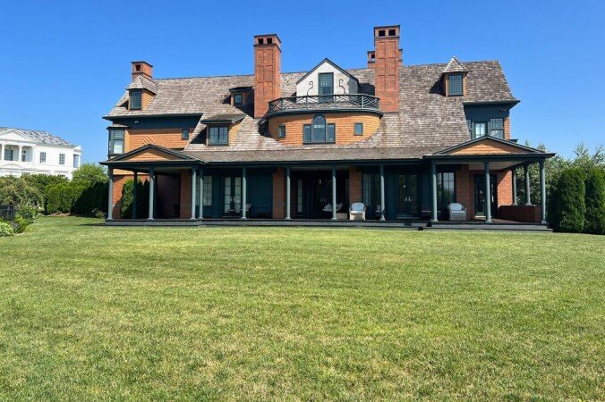 House 8 bedrooms, with pool