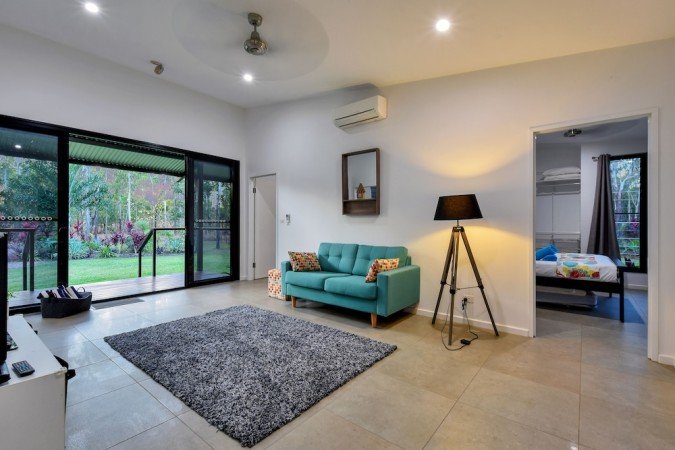 House 5 bedrooms, with pool