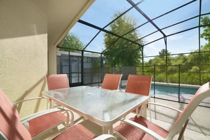 House 4 bedrooms, with pool