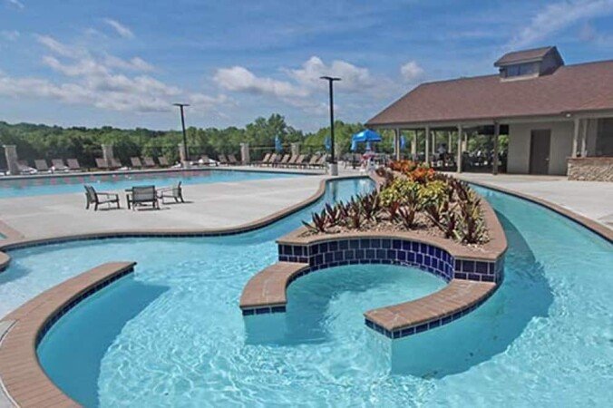 House 4 bedrooms, with pool