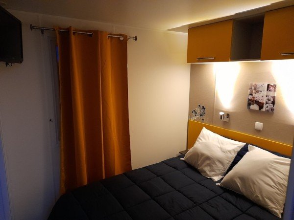 Mobil home chic, 4 chambres, avec jardin