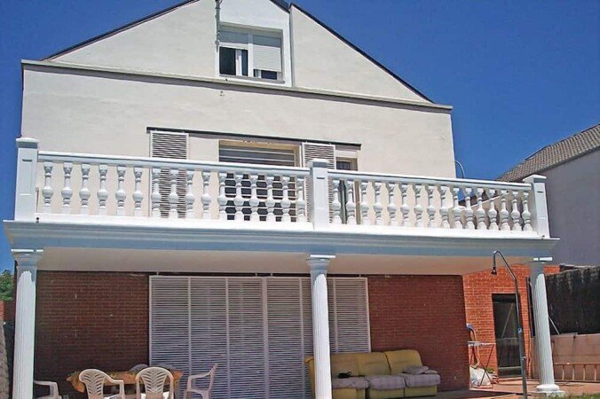 House 5 bedrooms, with pool