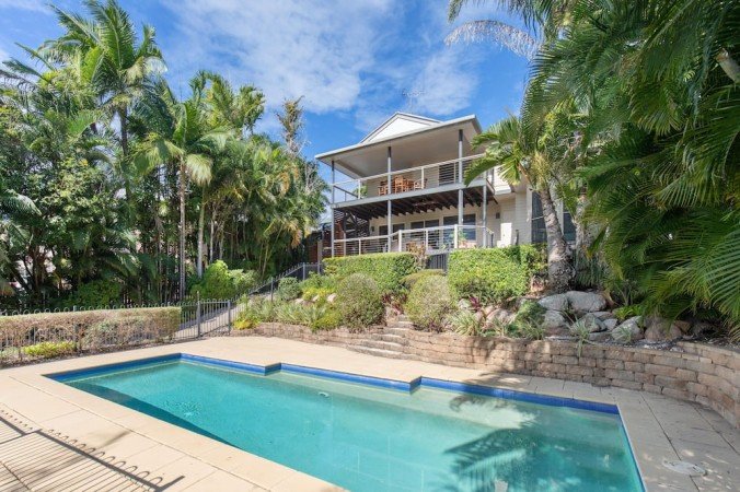 House 5 bedrooms, with pool