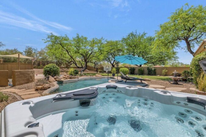 House 4 bedrooms, with jacuzzi