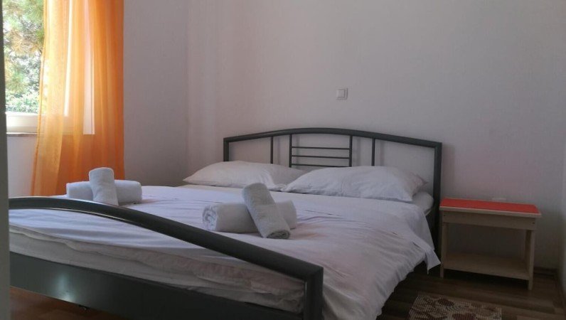 Wohnung 2 Schlafzimmer, mit Garten