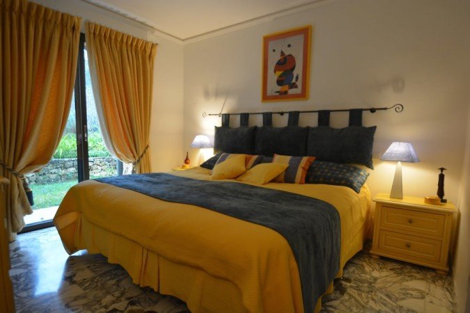 Maison en pierre tout confort, 4 chambres, avec piscine