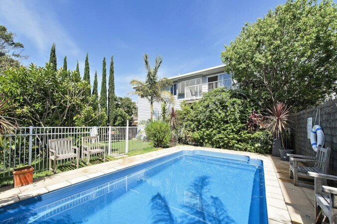 House 5 bedrooms, with pool