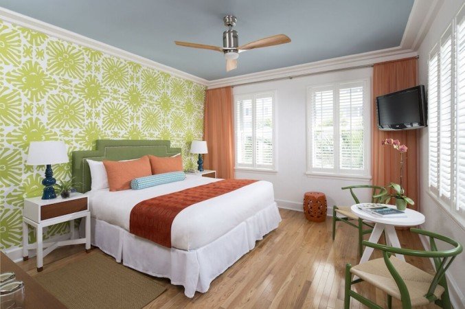 Bed and breakfast 1 bedroom, with pool