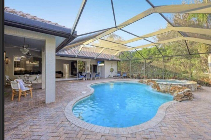 House 4 bedrooms, with jacuzzi