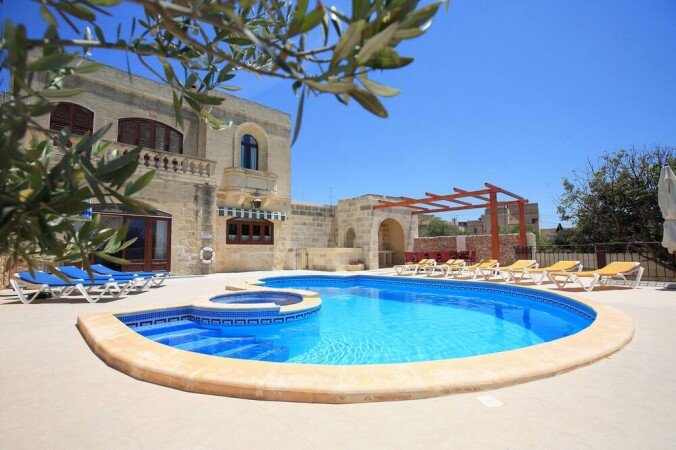 Villa 5 Schlafzimmer, mit Pool