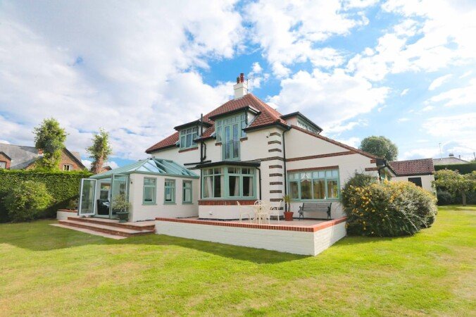 House 4 bedrooms, with jacuzzi