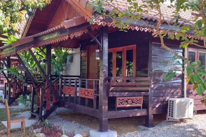 House 6 bedrooms, with pool