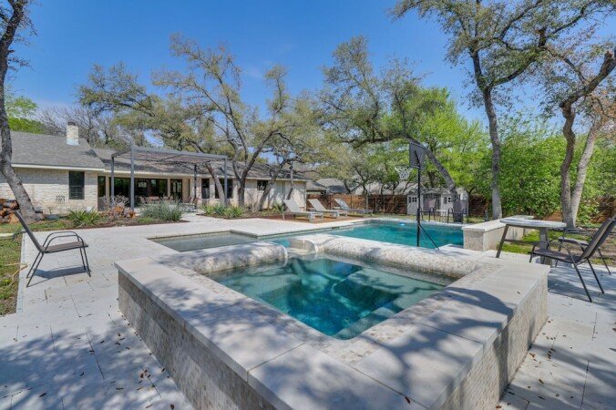 House 4 bedrooms, with jacuzzi