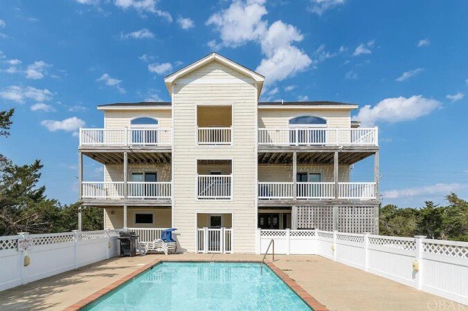 House 6 bedrooms, with pool