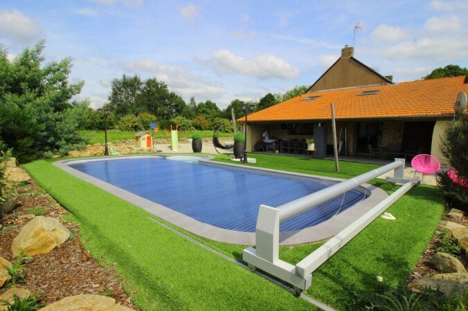 Maison tout confort, 5 chambres, avec piscine