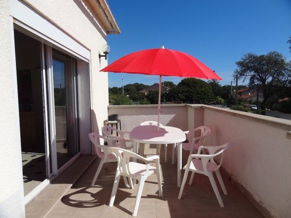 Duplex 2 chambres, avec jardin