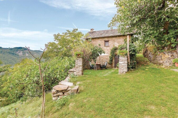 Casa 1 camera, con caminetto