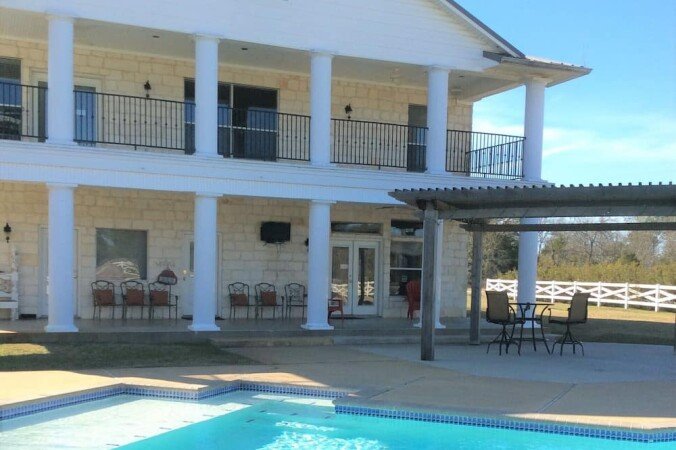 House 5 bedrooms, with pool