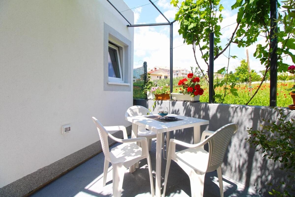 Appartamento 1 camera, con giardino