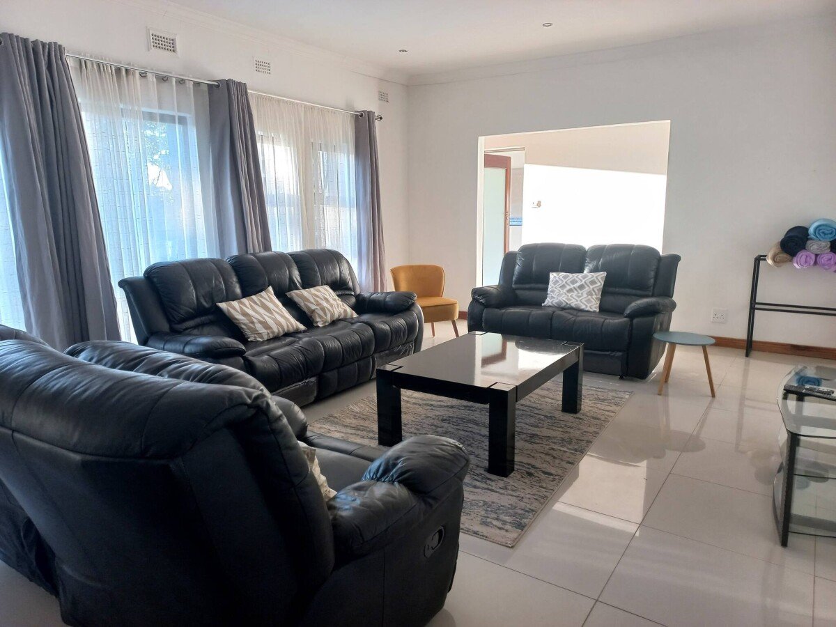 House 4 bedrooms, with pool