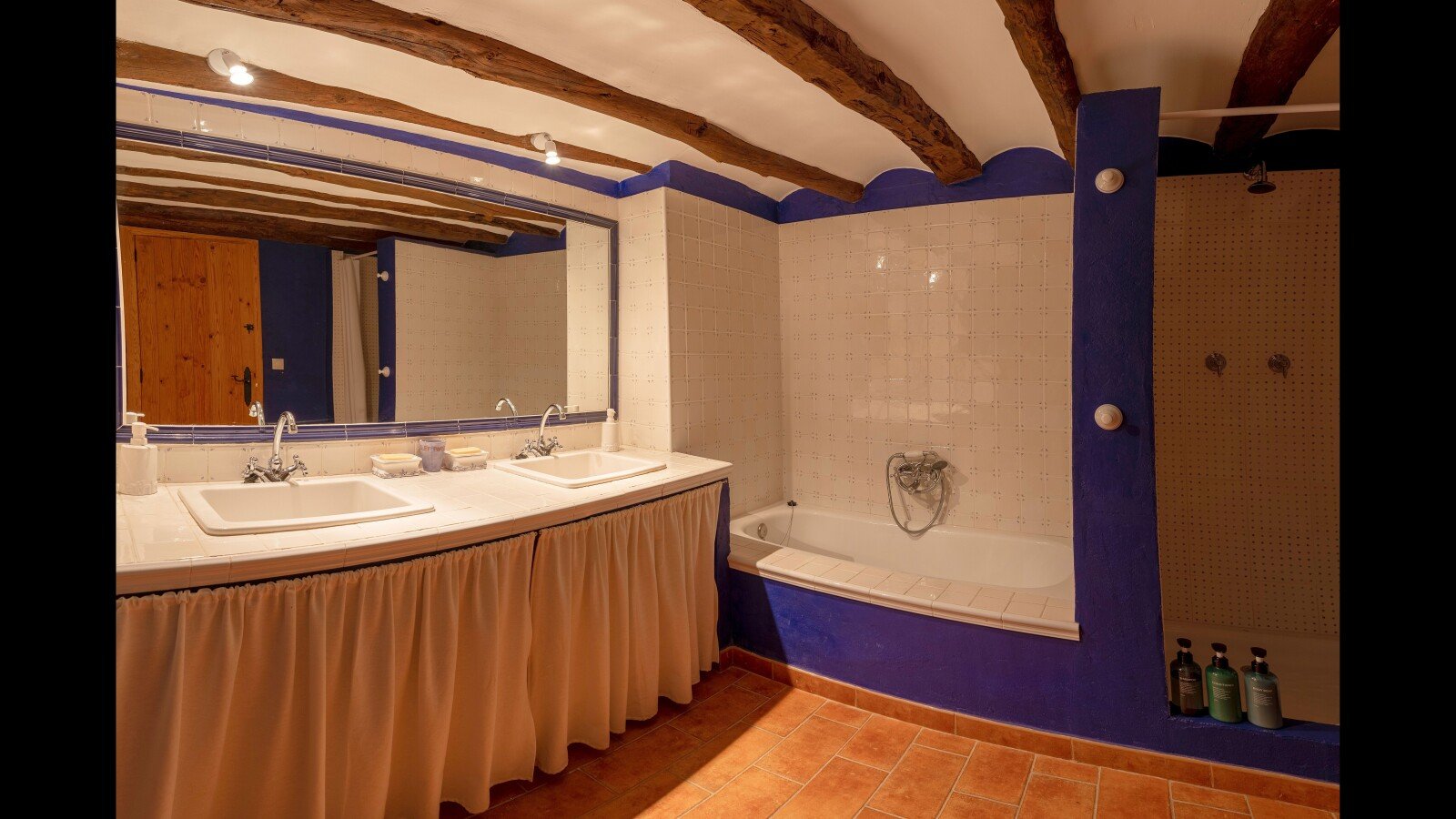 Maison traditionnelle, 5 chambres, avec piscine