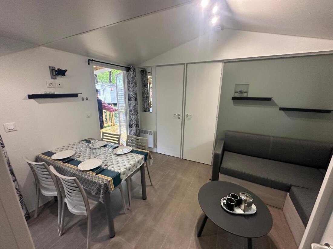 Campingurlaub / Wohnmobil 2 Schlafzimmer, mit Pool