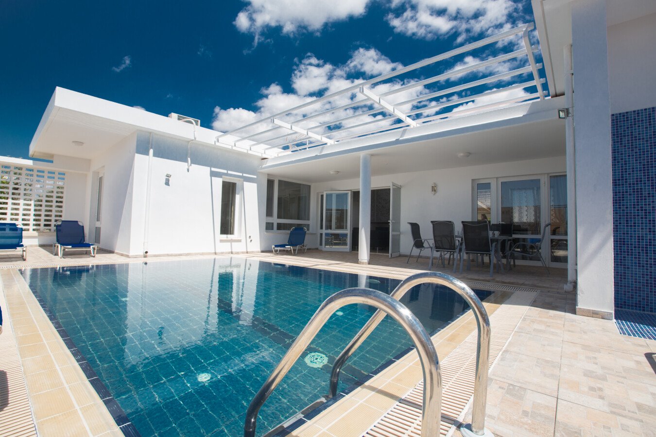 Villa moderne, 4 chambres, avec piscine