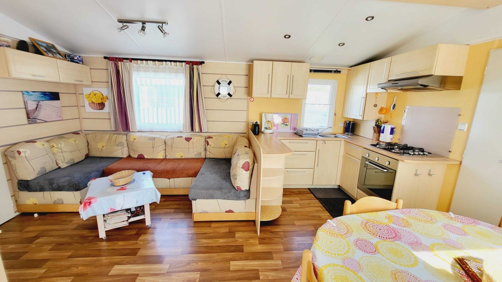 Camping / Mobil Home confortable, 1 chambre, avec piscine