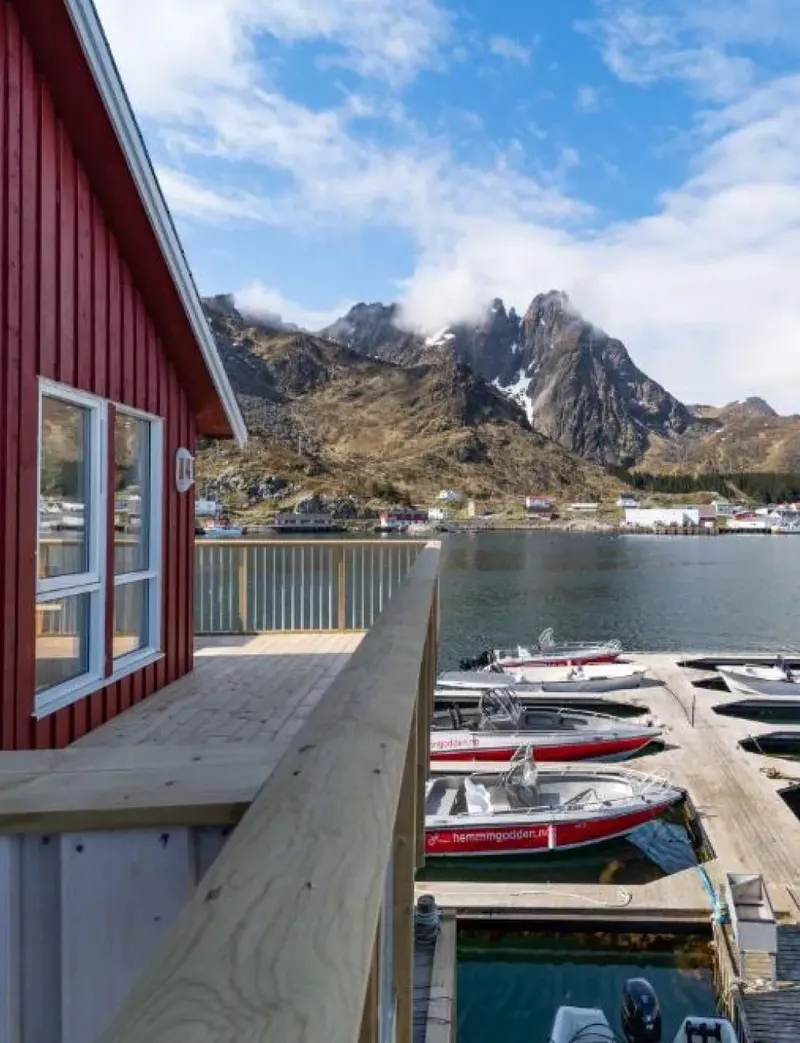 Hemmingodden tourism website showing Norwegian Lofoten village landscape